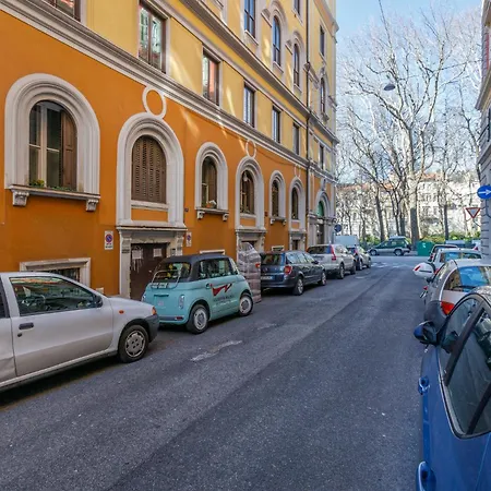 - Elegant 的里雅斯特