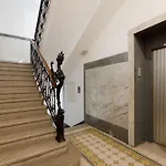 - Elegant Apartman