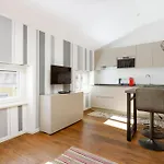 - Elegant Apartman *