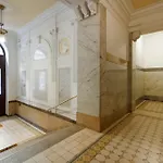 - Elegant Apartman *