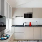 - Elegant * Trieszt